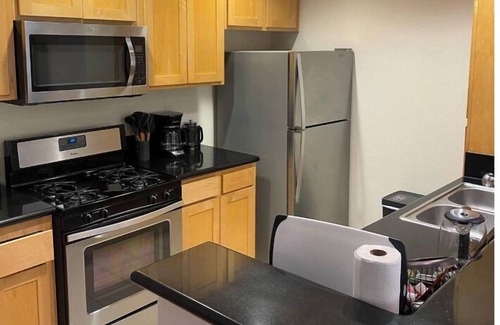 The Flats Apartment | Adorable and Bright 2BD 2BR Unit