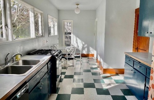 Ravenna House | Adorable Ravenna home close to UW,