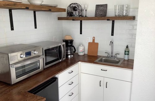 Central - Terry Cottage | ★Adorable Tiny House near hospitals & breweries ★
