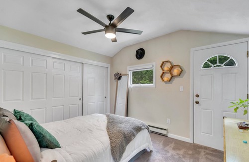 The Centre Apartment | Adorable Updated & Private Apartment - 2 minutes from Tweed