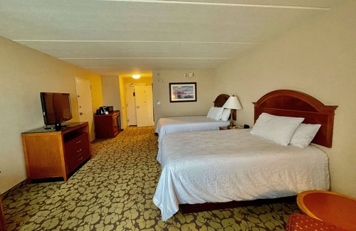 Chinatown Hotel | Adventure-Ready Stay with Pool, Free Breakfast and Near Meyerland Park | 3 Units