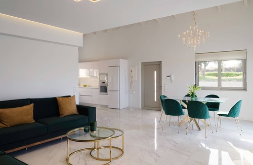 Adelianos Kampos Villa | “Aegean Beauty”. Panoramic views of the sea!