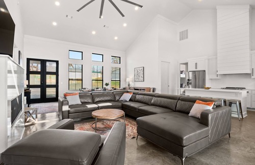 Negreet House | AESTHETIC WATERFRONT BUNGALOW, FISHING PIER, FIREPIT