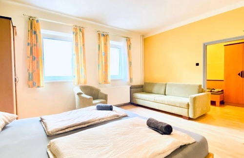 Rudolfsheim-Funfhaus Hotel | Affordable Central Rooms Near U3