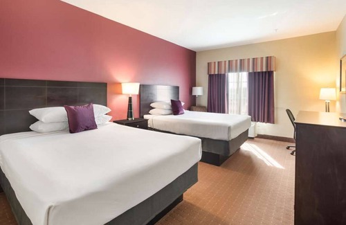 Saint Landry Hotel | Affordable Stay at Knights Inn Bunkie! 4 Units, Comes w/Free Bfast & Parking!