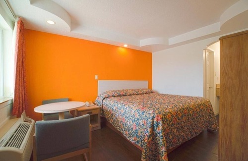 North Beach Hotel | Affordable Stay by Texas Aquarium – Pets Allowed & Parking