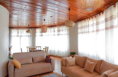 Rwamagana Villa | African-style villa with lake view, sleeps 12