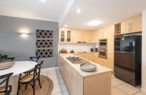 Cairns Central Business District Apartment | Afternoon Delight