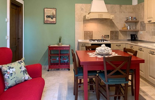 Foiano della Chiana Apartment | Agriturismo Santa Luce - Apartment 'Lavanda' with Shared Pool, Private Garden and Wi-Fi
