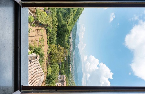 Fisciano Apartment | Agriturismo 'Quadruple Room With View of Vesuvius' with Mountain View, Shared Pool and Wi-Fi