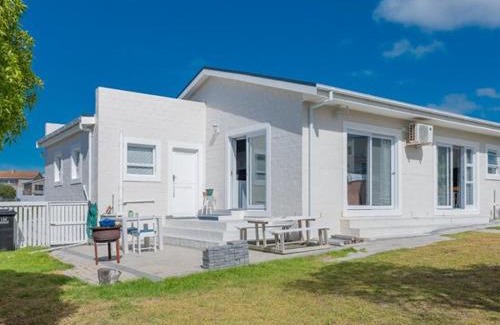 L'Agulhas House | AHA Pet Friendly cottage