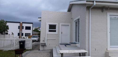 L'Agulhas House | AHA Pet Friendly cottage