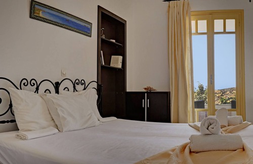 Schinoussa Town Hotel | Ailouros summer hotel
