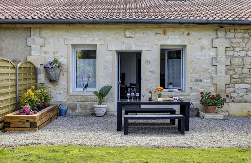 Les Artigues-de-Lussac Cottage | Aimeluc cottage near Saint Emilion