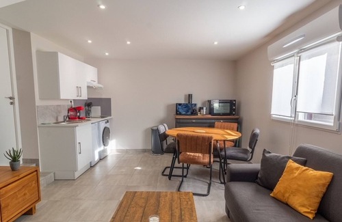 Chatelaillon-Plage Apartment | Air-conditioned studio with sea view terrace, garage and wifi