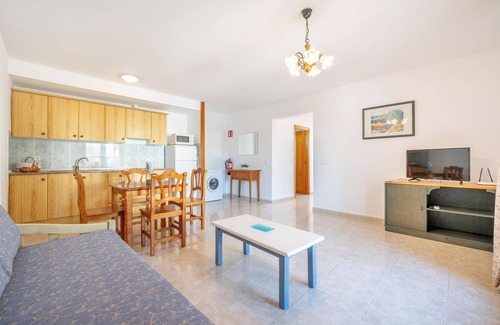 Cala Ferrera Apartment | Air-Conditioned Apartment with Pool, Wi-Fi, Balcony and Close to the Beach