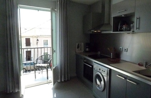 Meze Apartment | Air-conditioned apartment in a village house, Historic Mèze, Bassin de Thau