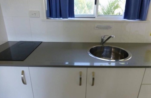 Airlie Beach Hotel | Airlie Court Units