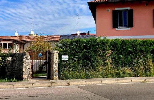 Ronchi dei Legionari House | Airport Flower Rooms