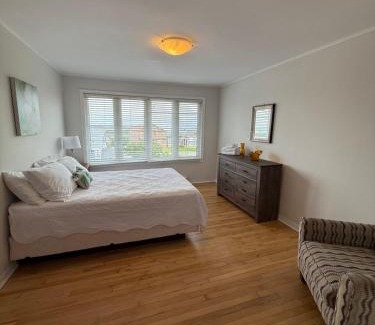 Terra Nova Apartment | Airport Manor Unit 4, 2 Bedroom Apartment