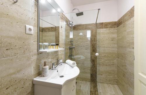 Vecses House | Airport Wanderer Inn - Vándor fogadó