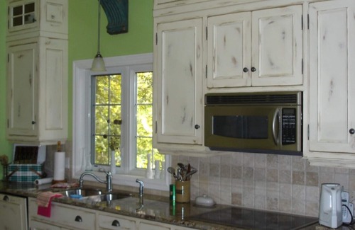 Port Carling Cottage | Airy Cottage, Boathouse, & Docks ~ Southwest Exposure in the Hub of Port Carling