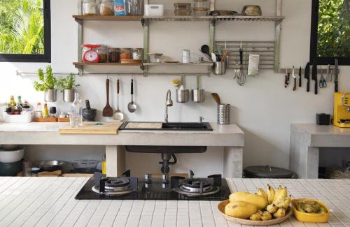 Mueang Kaeo House | Akaliko house - Spacious house in flower fields