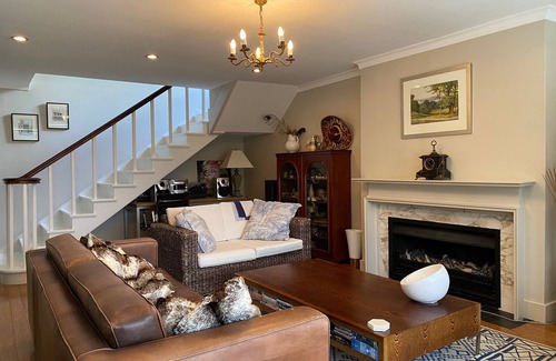 Akaroa House | Akaroa romantic retreat with stream boundary, native bush, bird song, privacy.