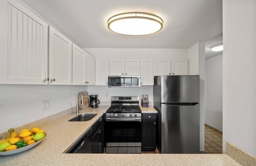 Kihei Condo | AKH C303 Updated 1BD Kihei Condo with Ocean Views