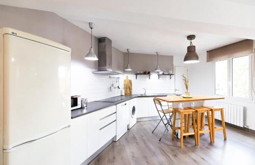 Basurto-Zorroza Apartment | AkomodaT en apartamento luminoso junto al paseo de la ría