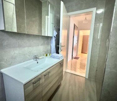 Shkembi i Kavajes Apartment | Alba Blue