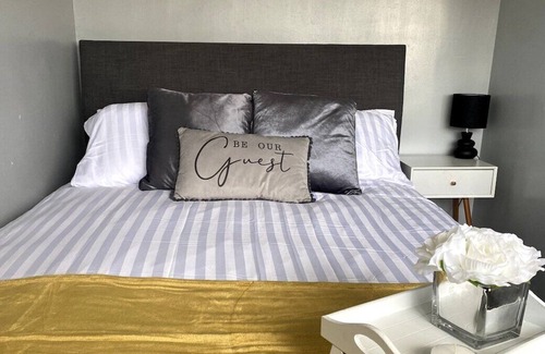 Parkgate House | Albert Place, Rotherham, Lavish 2-bed Home