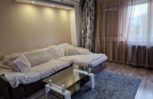 13th District Apartment | Alex Apartman free garage 150mts