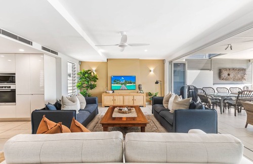 Alexandra Headland House | Alex Beach House 100 steps from the beach with ocean views sleeps 11