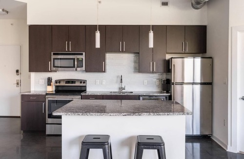 Del Ray Apartment | Alexandria | Alluring 2BD/2BA Apartment