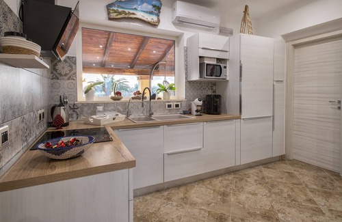 Alghero Villa | Alghero Villa for 10 people, with 3 bed, 3 bath, veranda and swimming pool