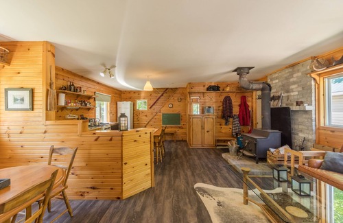 Nipissing Township Cottage | Algonquin Manitou Cottage & Lost Dog