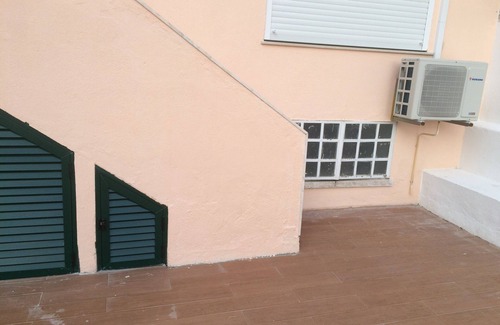 Santa Engracia Apartment | aLisbonLife - beautiful and well appointed apartment in a quaint Graca area.