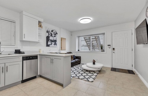 Hastings House | All Necessities Modern Suite in Safe & Quite Neighborhood, Close to Downtown!