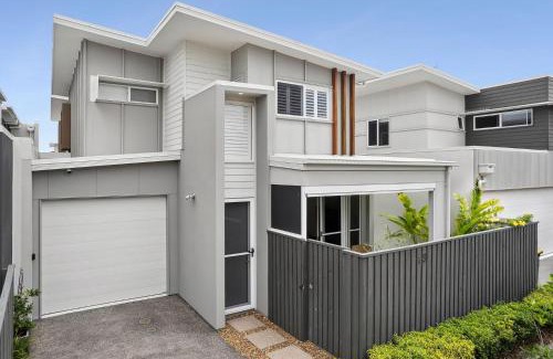 Coolum Beach House | Allura Breeze