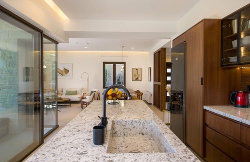 Plaka Villa | Almi-Cove Hilltop Villa I