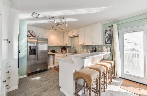 Pirates Beach House | Almost Beachfront- Beautiful Pirates Beach home- Sleeps 16- Steps to beach!