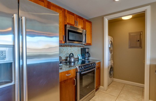 Honokowai Hotel | Aloha Vibes: 2 Stylish Units w/Full-Kitchen! Near Wo Hing Temple Museum!