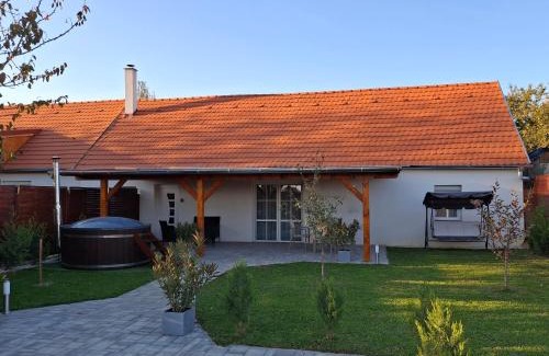 Balatoncsicso Apartment | Alpakavendégház