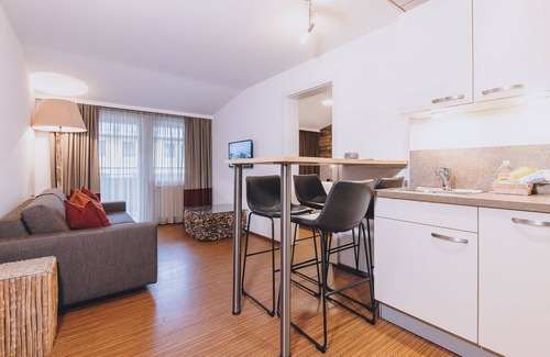 Zell am See Apartment | Alpine City Living - TOP 32, City center & balcony