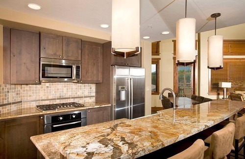 Peak 8 Condo | Alpine Condo + Ski-in/Ski Out Location