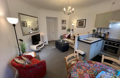 Swanage Apartment | Alrose Villa, wrap around balcony sea/hill views, minutes walk from beach/town.
