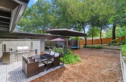 Altamonte Springs House | Altamonte Springs Retreat Fenced Yard & Workspace