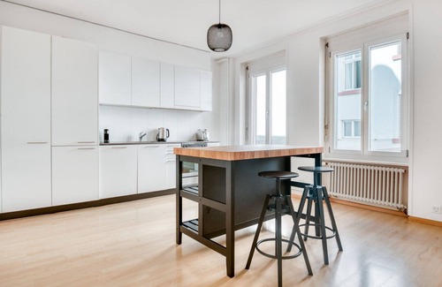 Basel City Centre Apartment | Altstadt Grossbasel 2.5 Room, 4 mins to Mkt