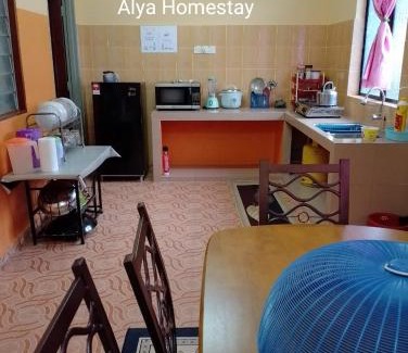 Ayer Panas House | ALYA HOMESTAY TAMAN TAMBAK PAYA MURNI